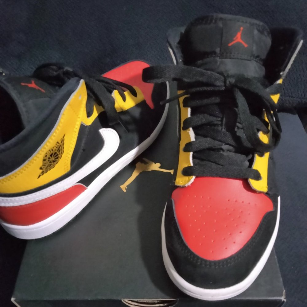 Jordan 1 Mid SE